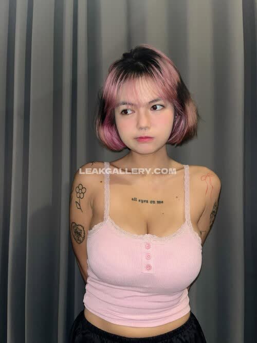 ___c._.b_ Pink Hair Tease OnlyFans Photo Leaked