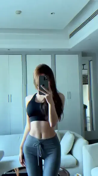 Akari Cos Sports Bra Midriff Pose OnlyFans Video Leaked