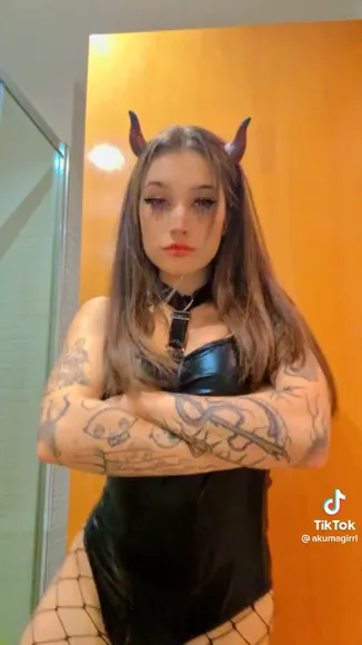 Akumagirl Leather Bodysuit Tease OnlyFans Video Leaked