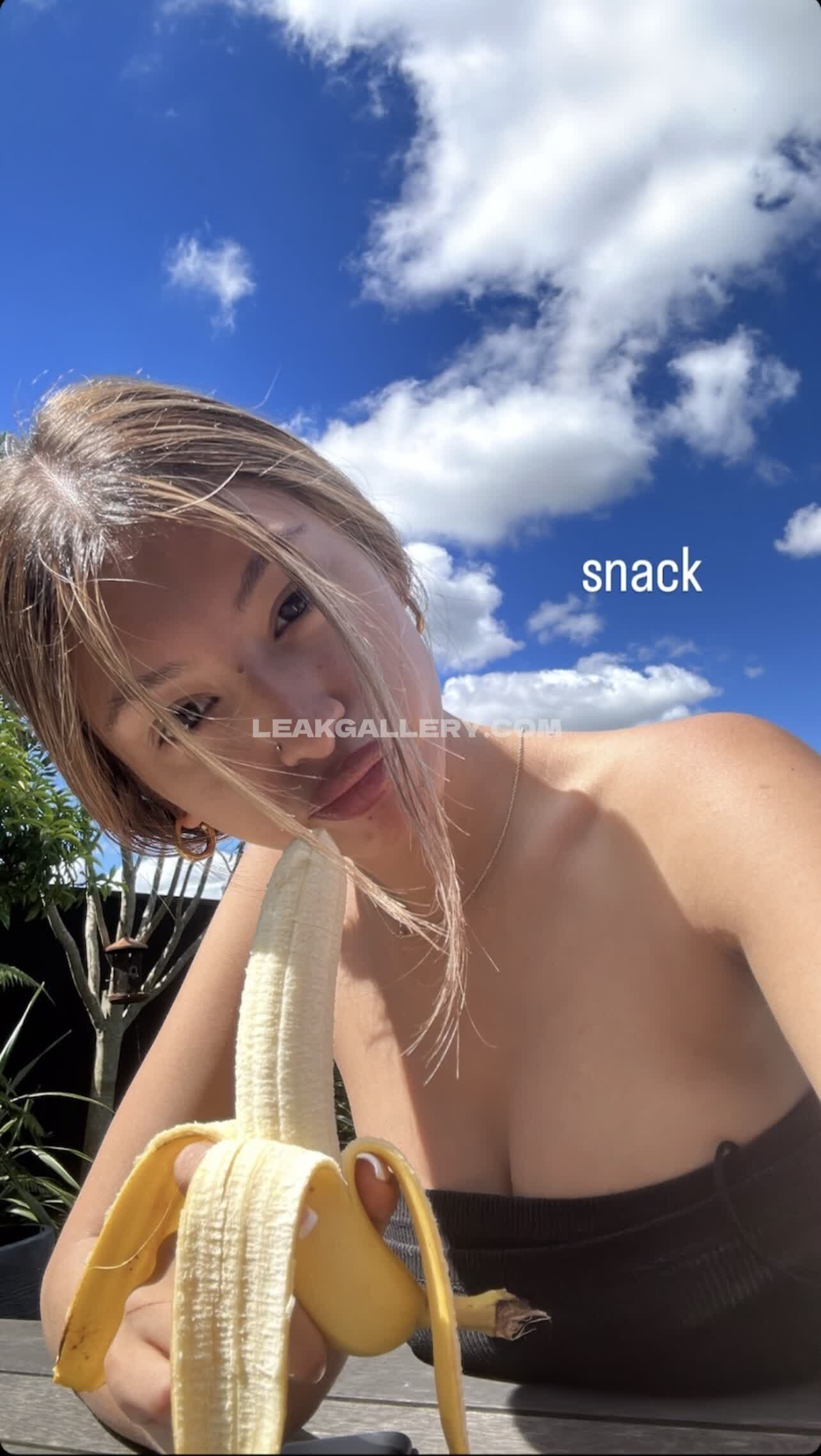 Alanadanielle Topless Banana Snack OnlyFans Photo Leaked