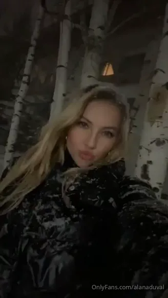 Alanaduval Winter Coat Selfie OnlyFans Video Leaked