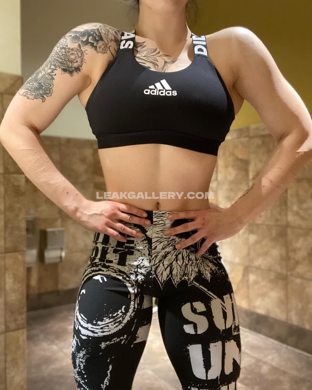 Amberthevalkyrie Sporty Bra And Leggings OnlyFans Photo Leaked