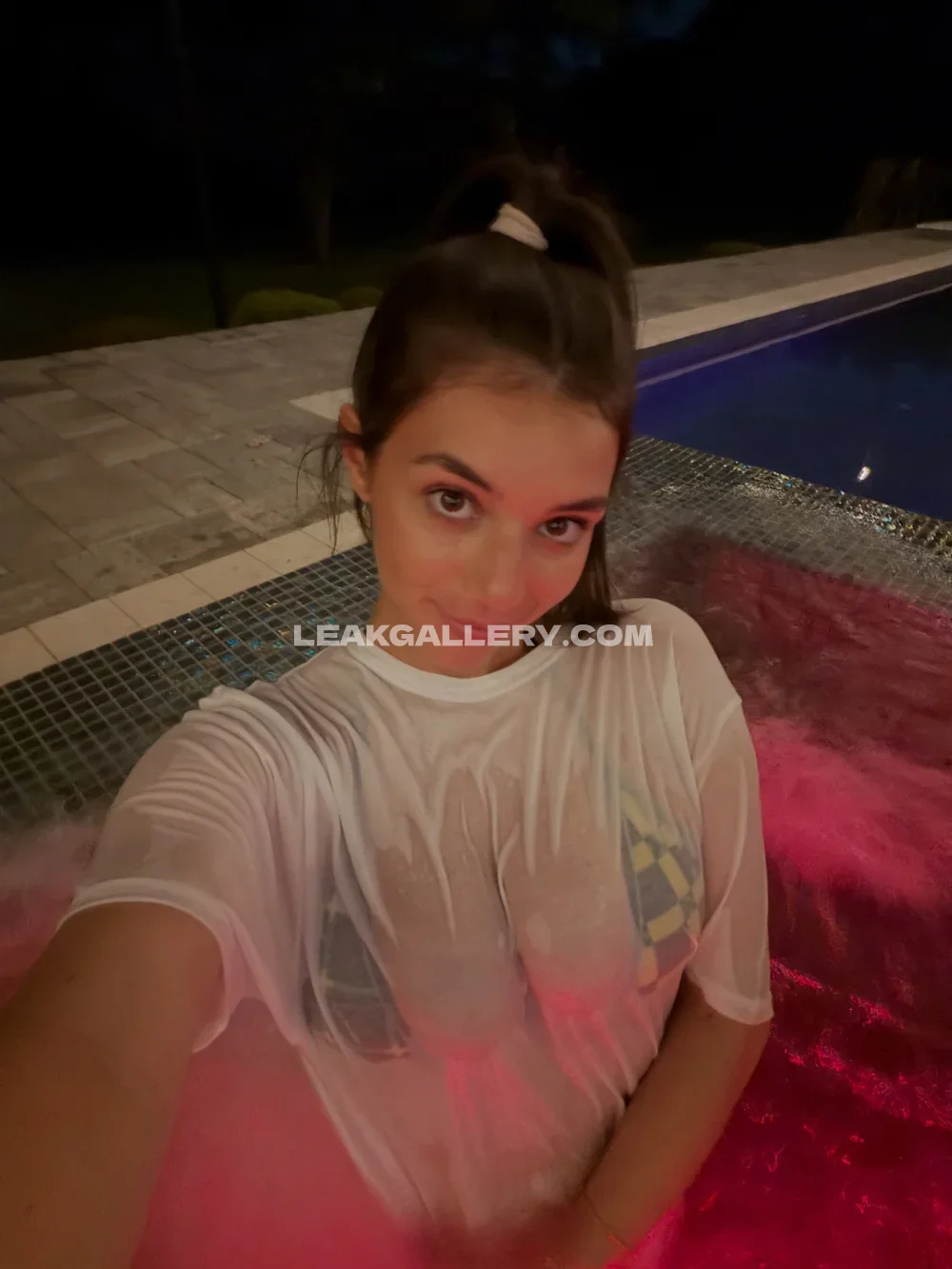 Ambsofficialxo Wet T-Shirt Pool Selfie OnlyFans Photo Leaked