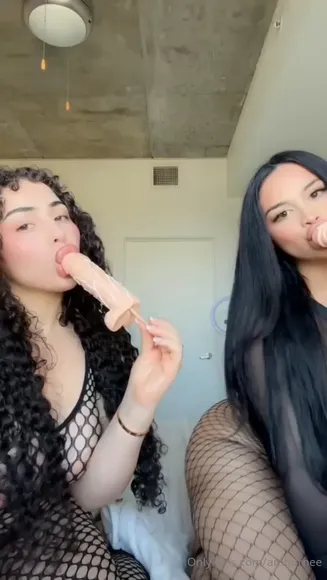 Amburnee Fishnet Bodysuit Lick OnlyFans Video Leaked