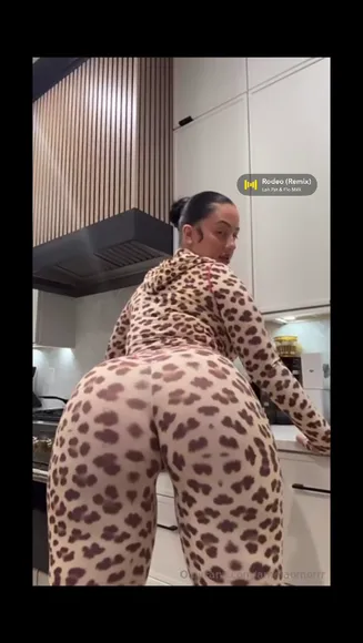 Amelaomore Leopard Bodysuit Booty Shake OnlyFans Video Leaked