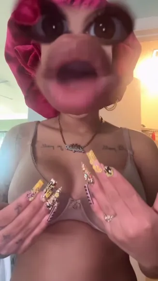 Aniyah Albino Bra-Clad Boobs Tease OnlyFans Video Leaked