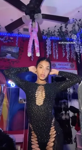 Aniyah Albino Bodysuit Tease Pose OnlyFans Video Leaked