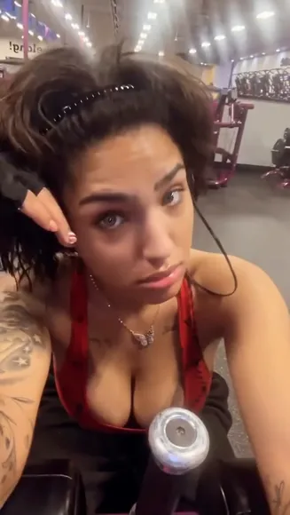 Aniyah Albino Red Sports Bra Tease OnlyFans Video Leaked