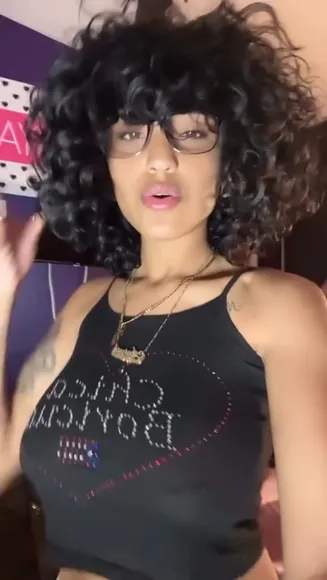 Aniyah Albino Crop Top Tease OnlyFans Video Leaked