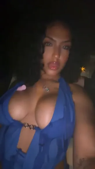 Aniyah Albino Deep Blue Halter Top OnlyFans Video Leaked