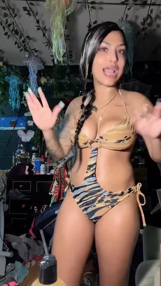 Aniyah Albino Tiger Print Bikini Tease OnlyFans Video Leaked