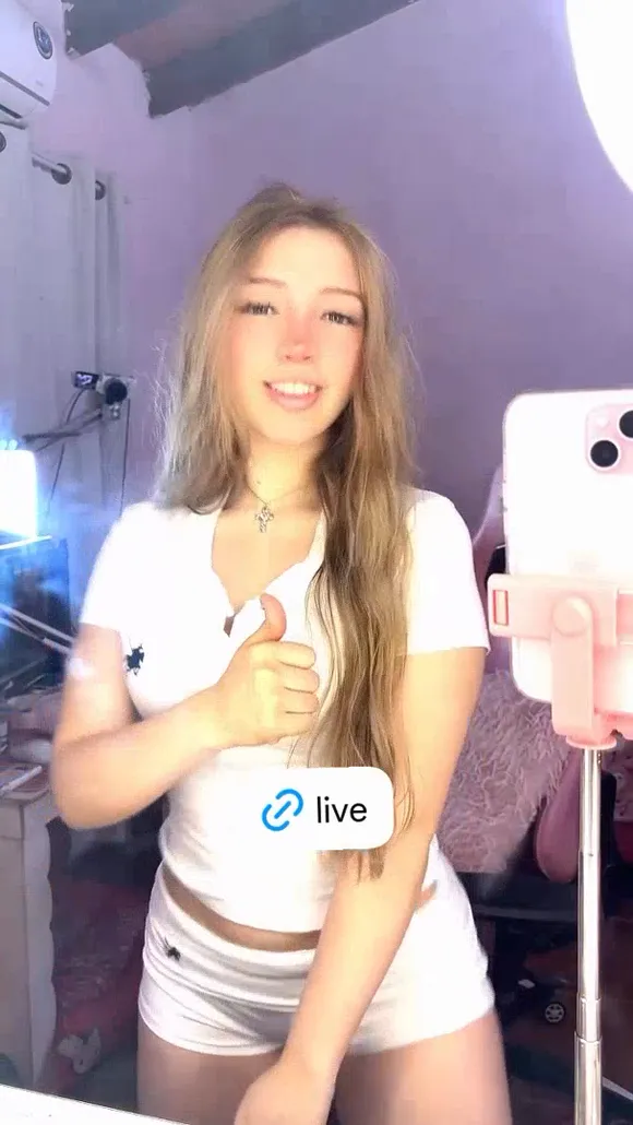 Anzethi White Crop Top Tease OnlyFans Video Leaked