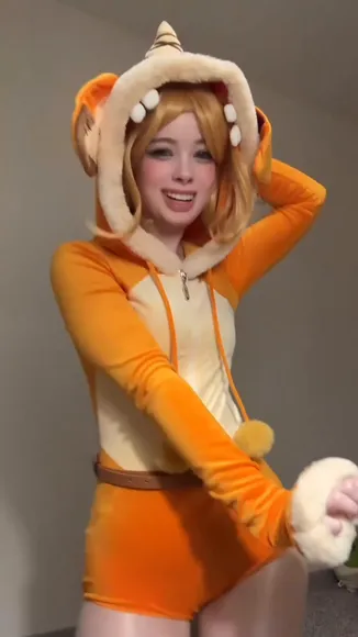 _carlifae_ Furry Hoodie Tease OnlyFans Video Leaked