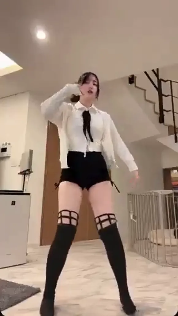 ちゆう エロ Schoolgirl Outfit Tease OnlyFans Video Leaked