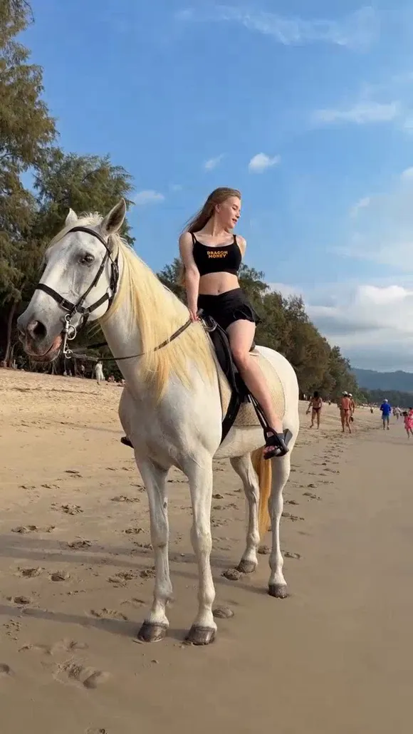 _dianarider_ Beach Horseback Ride OnlyFans Video Leaked