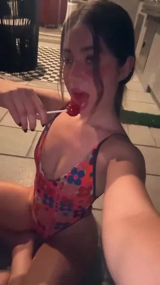 Emarrb Floral Bikini Tease OnlyFans Video Leaked
