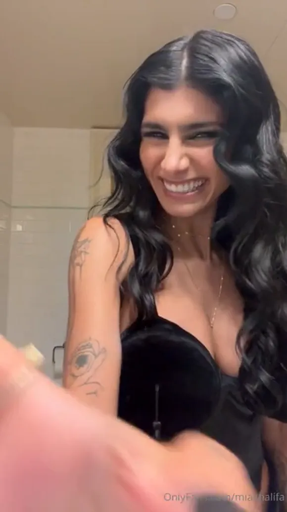 Mia Khalifa Smiling Black Bra Selfie OnlyFans Video Leaked
